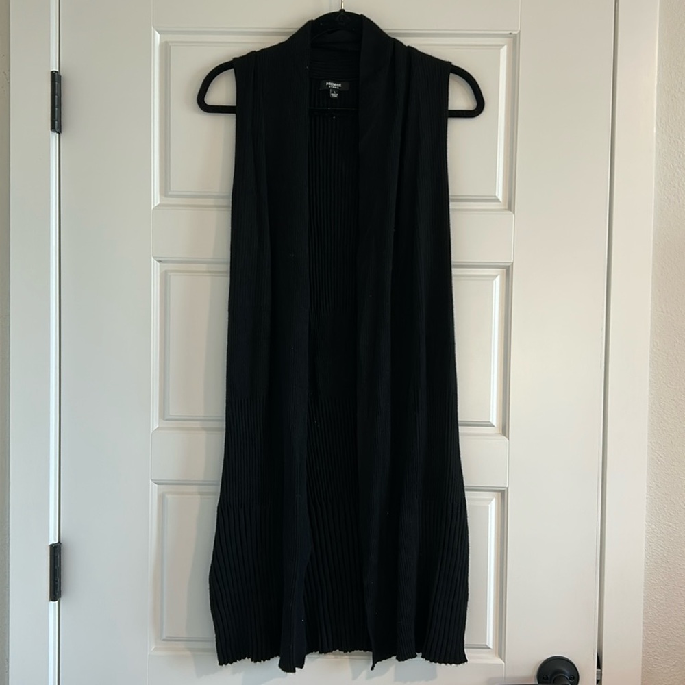 Premise Studio Black sleeveless cardigan